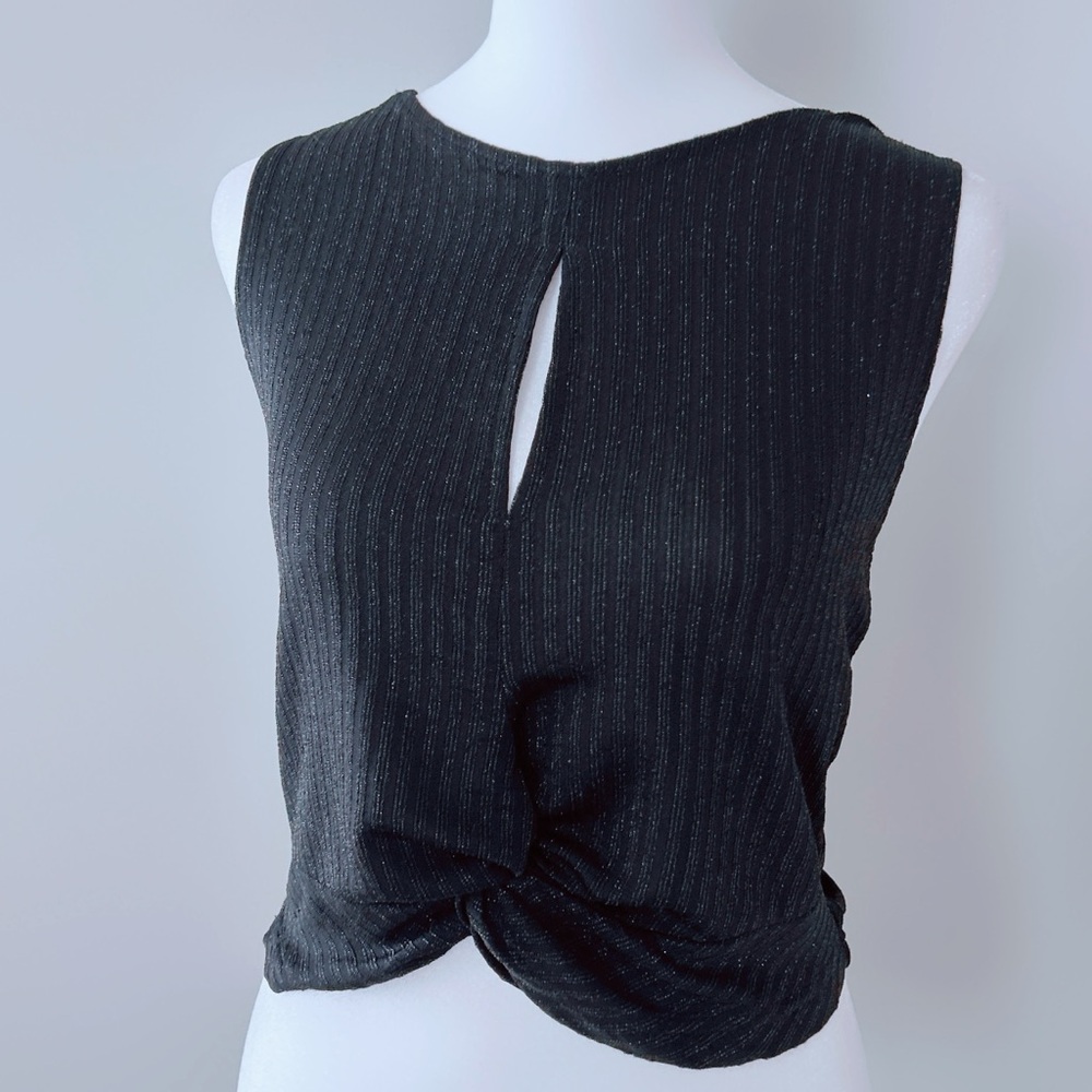 ANGIE Black Textured Sleeveless Twist Front Top Size M Chic Minimalist Blouse